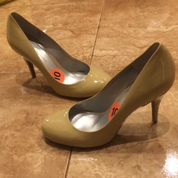 Brand New- Jessica Simpson Round Toe Pumps - Picture 3 of 3